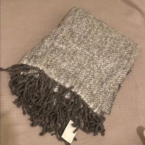 H&M super cozy blanket. Size 51”67” New